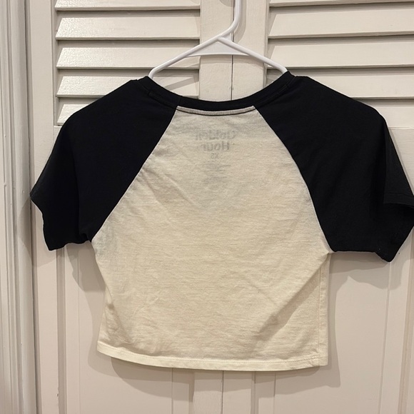 Black and White Cropped Graphic Tee - Picture 6 of 6